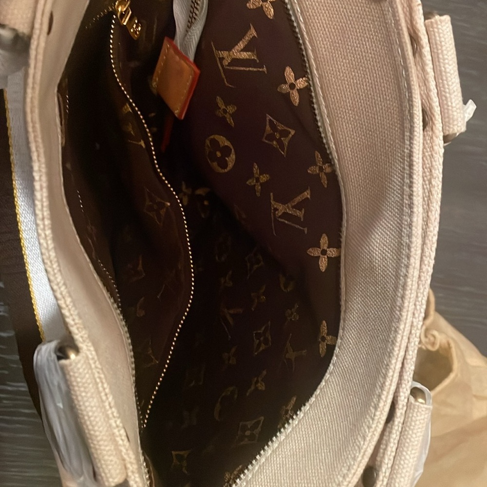 Louis Vuitton Globe Shopper Cabas PM Tote Bag
NWT - Picture 10 of 15